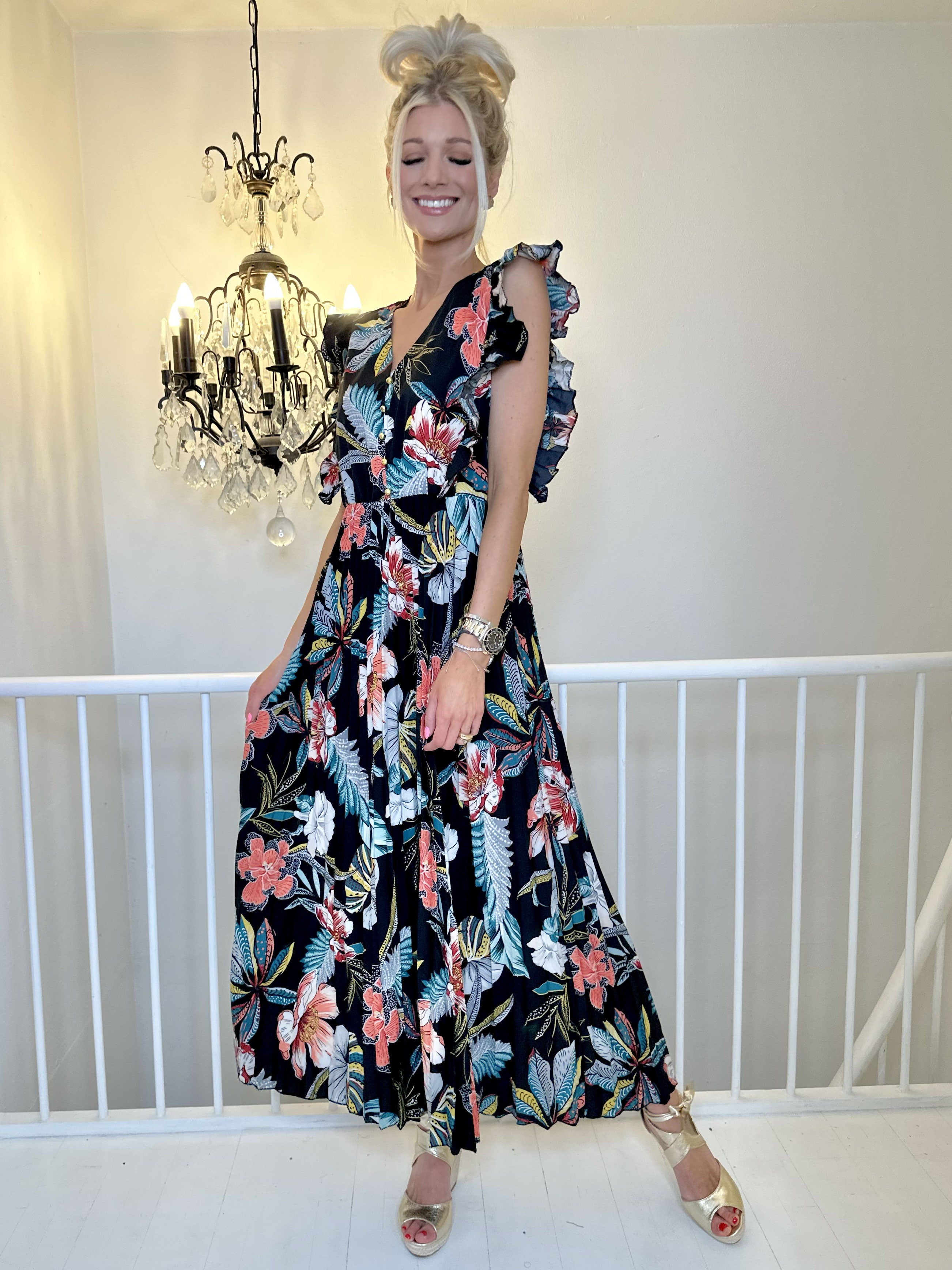 Lullu Flower - Lång klänning med volanger och veckad kjol